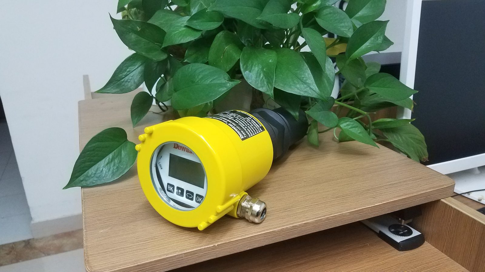 The difference between ultrasonic and radar level gauges