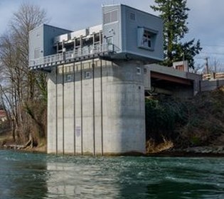 Water pumping station and raw water
